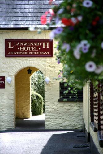 Llanwenarth Hotel And Riverside Restaurant Абергейвенні Екстер'єр фото